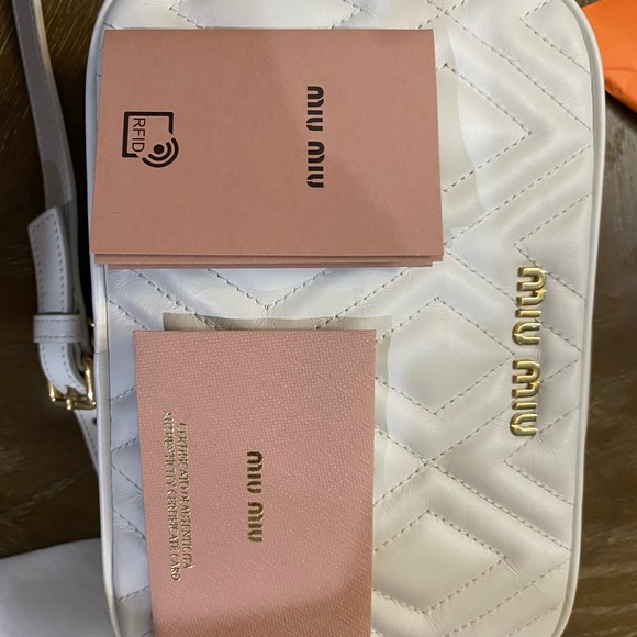 Miu Miu crossbody handbag with dust bag - Picture 2 of 9